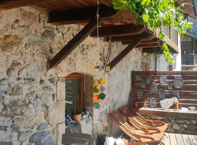 D'hotes Les Chatougoulis Bed & Breakfast 3*