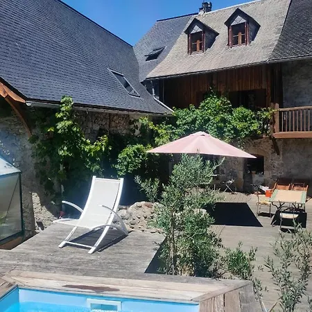 D'hotes Les Chatougoulis Bed & Breakfast