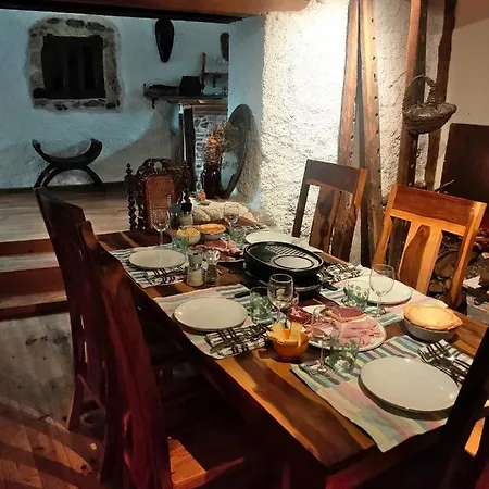 D'hotes Les Chatougoulis Oda ve Kahvaltı