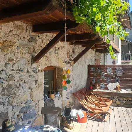 D'hotes Les Chatougoulis Bed & Breakfast 3*