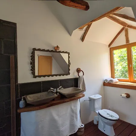 D'hotes Les Chatougoulis Bed & Breakfast