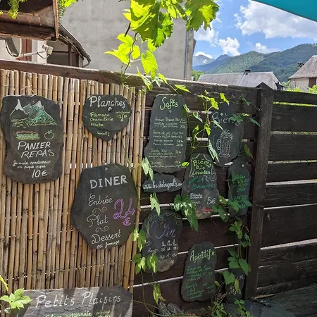 D'hotes Les Chatougoulis Bed & Breakfast
