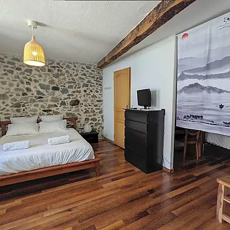 D'hotes Les Chatougoulis Bed and Breakfast 3*